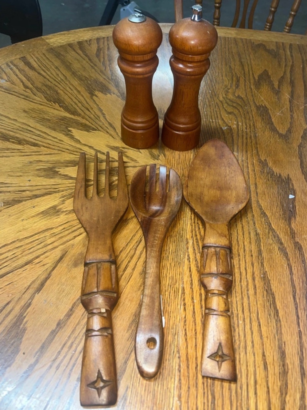 Wooden Salad Servers and Mills Set - Brown